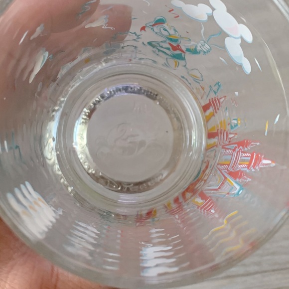Walt Disney World’s Donald Duck 25th Remember The Magic Collection Glass Cup - Picture 5 of 8
